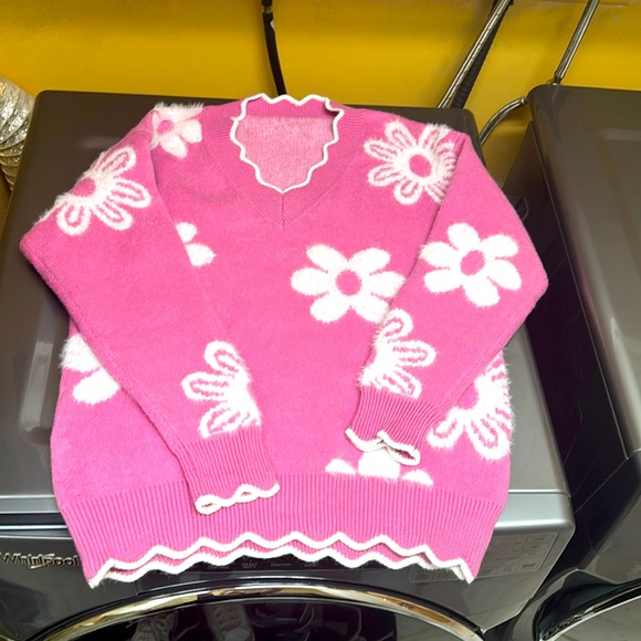 Pink + white flower sweater - Picture 2 of 5